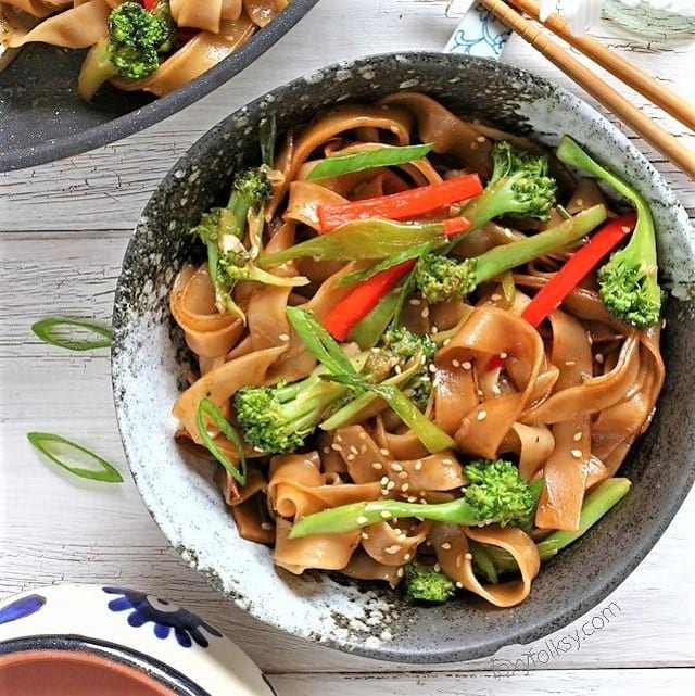 Vegetable Chow Fun 什菜炒河粉.